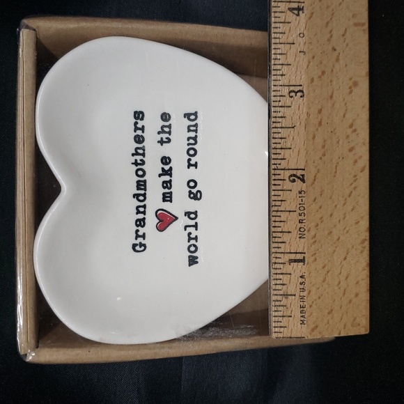 Dennis East Int. NWT Heart-Shaped Ceramic Dish with Grandmother Sentiment - Picture 4 of 5
